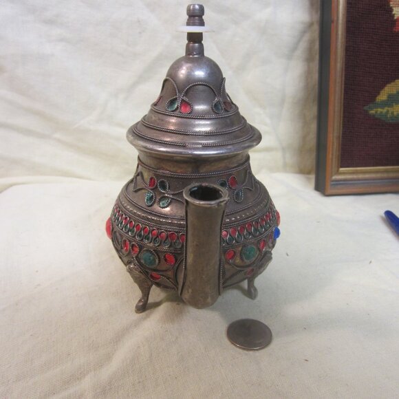 VTG BRASS TEAPOT, MIDDLE EASTERN STYLE, W/PLASTIC JEWELS, DECORATIVE - Picture 2 of 8